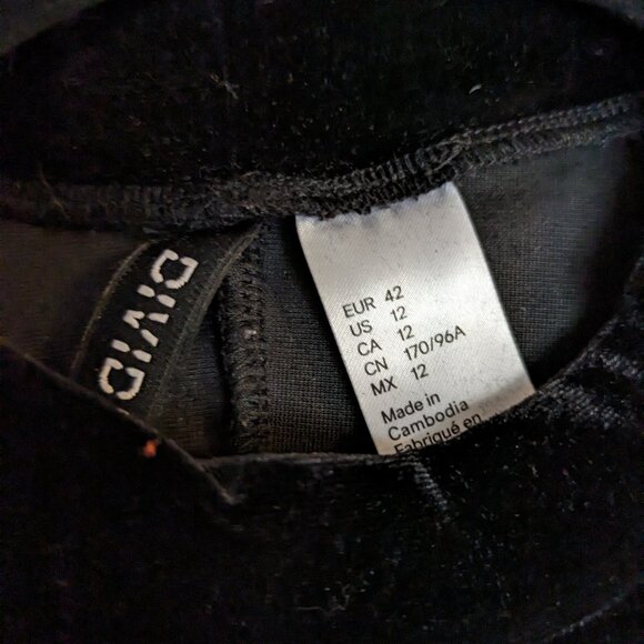 Floral Black Velvet Dress - Picture 5 of 5